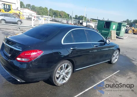 2015 Mercedes-Benz C 300 4Matic z USA, uszkodzony, nr VIN 55SWF4KB3FU009587